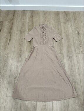 Scanlan Theodore Crepe Daisy Dress Size M Medium Brown Midi Knit Soft Oat